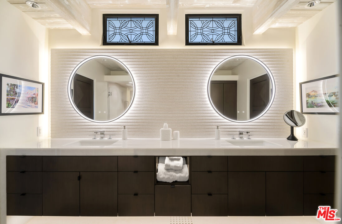 335 Wrigley Road Avalon, CA 90704 - Photo 42 of 69 a bathroom with a double vanity sink mirror and bathtub