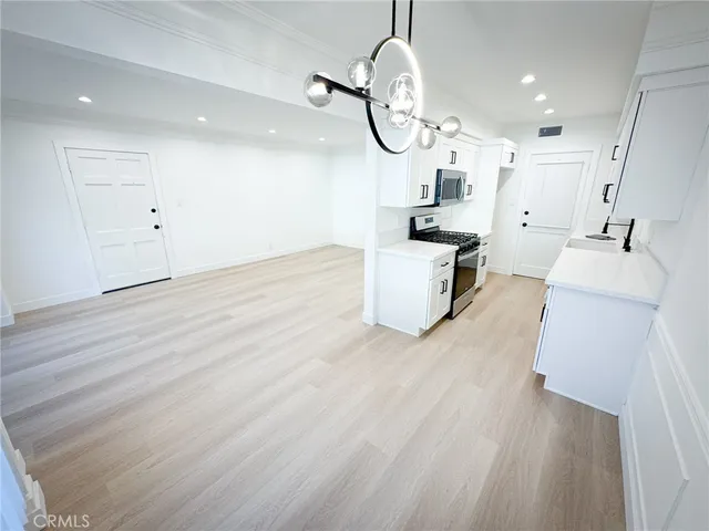 $2,795 | 1700 Del Valle Avenue, Unit 1704, Glendale, CA 91208