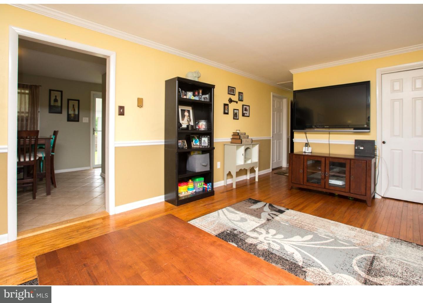 113 Minnetonka Road Somerdale, NJ 08083 - Photo 5 of 22 Living Room
