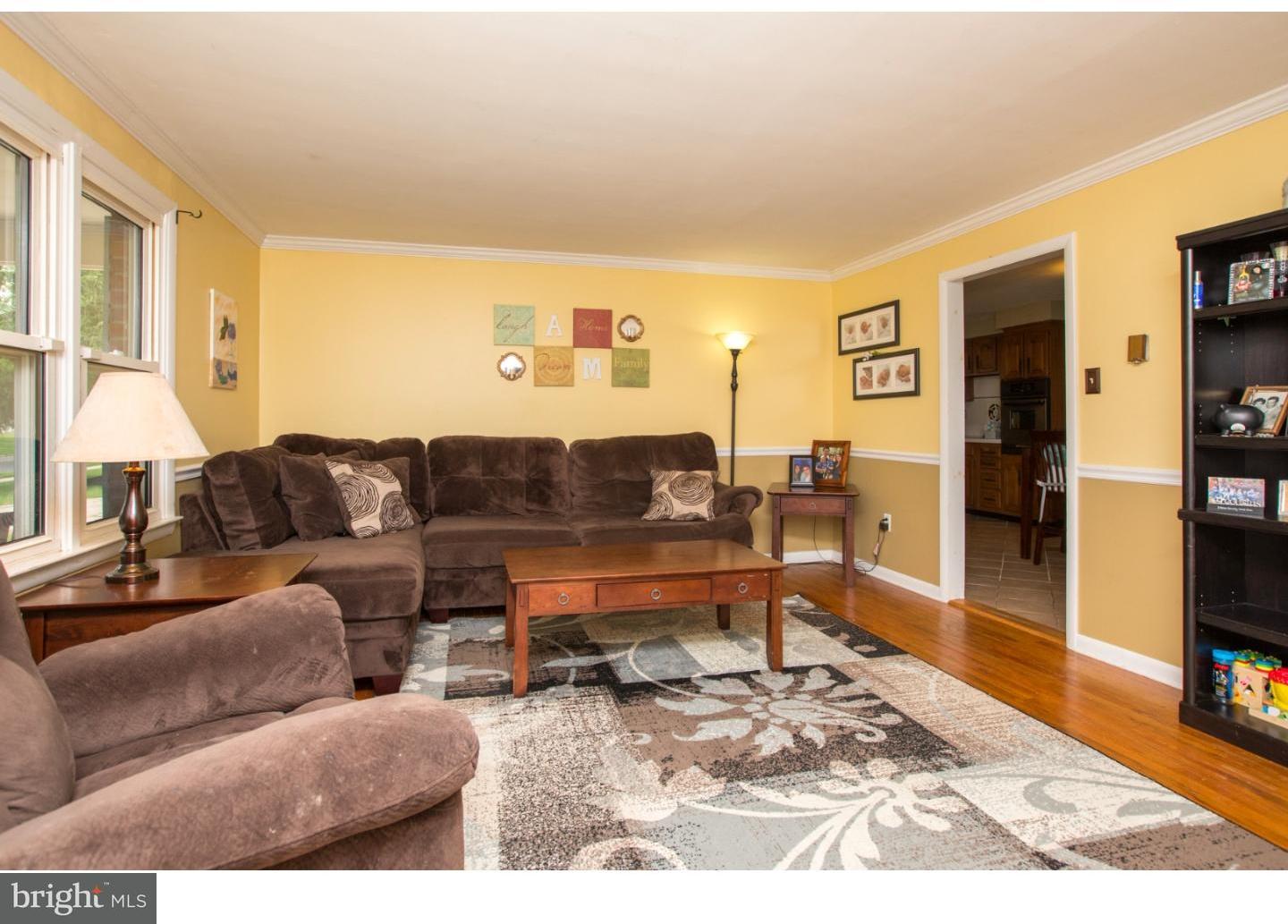 113 Minnetonka Road Somerdale, NJ 08083 - Photo 8 of 22 Living Room