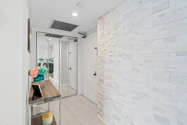 $4,000 | 5600 North Flagler Drive, Unit 2004, West Palm Beach, FL 33407