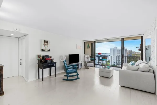 $4,000 | 5600 North Flagler Drive, Unit 2004, West Palm Beach, FL 33407