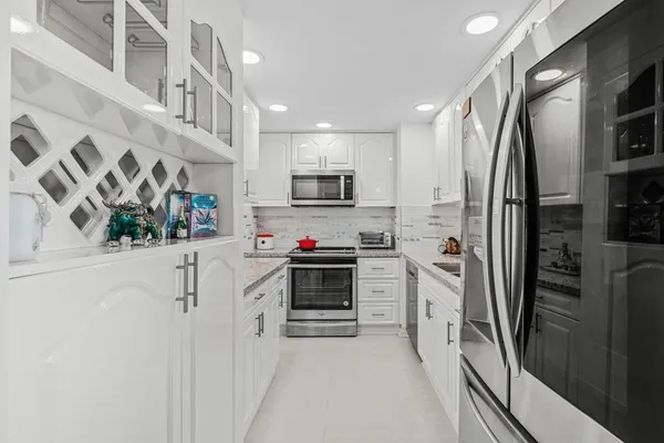 $4,000 | 5600 North Flagler Drive, Unit 2004, West Palm Beach, FL 33407