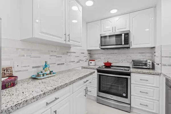 $4,000 | 5600 North Flagler Drive, Unit 2004, West Palm Beach, FL 33407