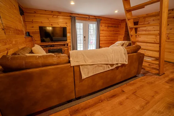 $290,000 | W10448 Whippoorwill, Elroy, WI 53929