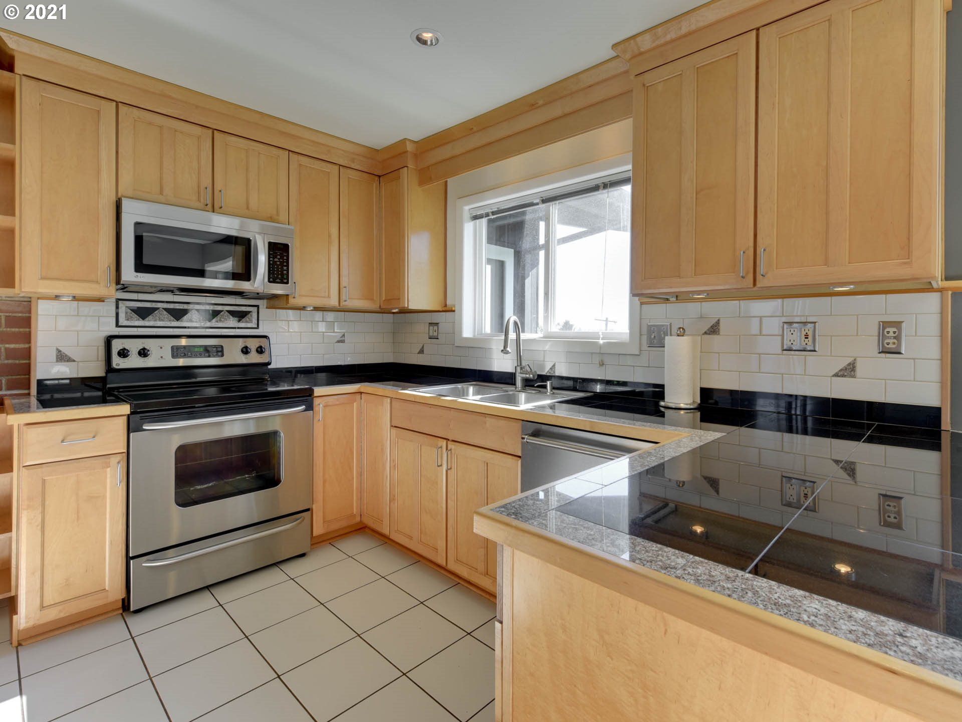 10131 Southwest Lancaster Road Portland, OR 97219 - Photo 13 of 32 Gallery Image 13