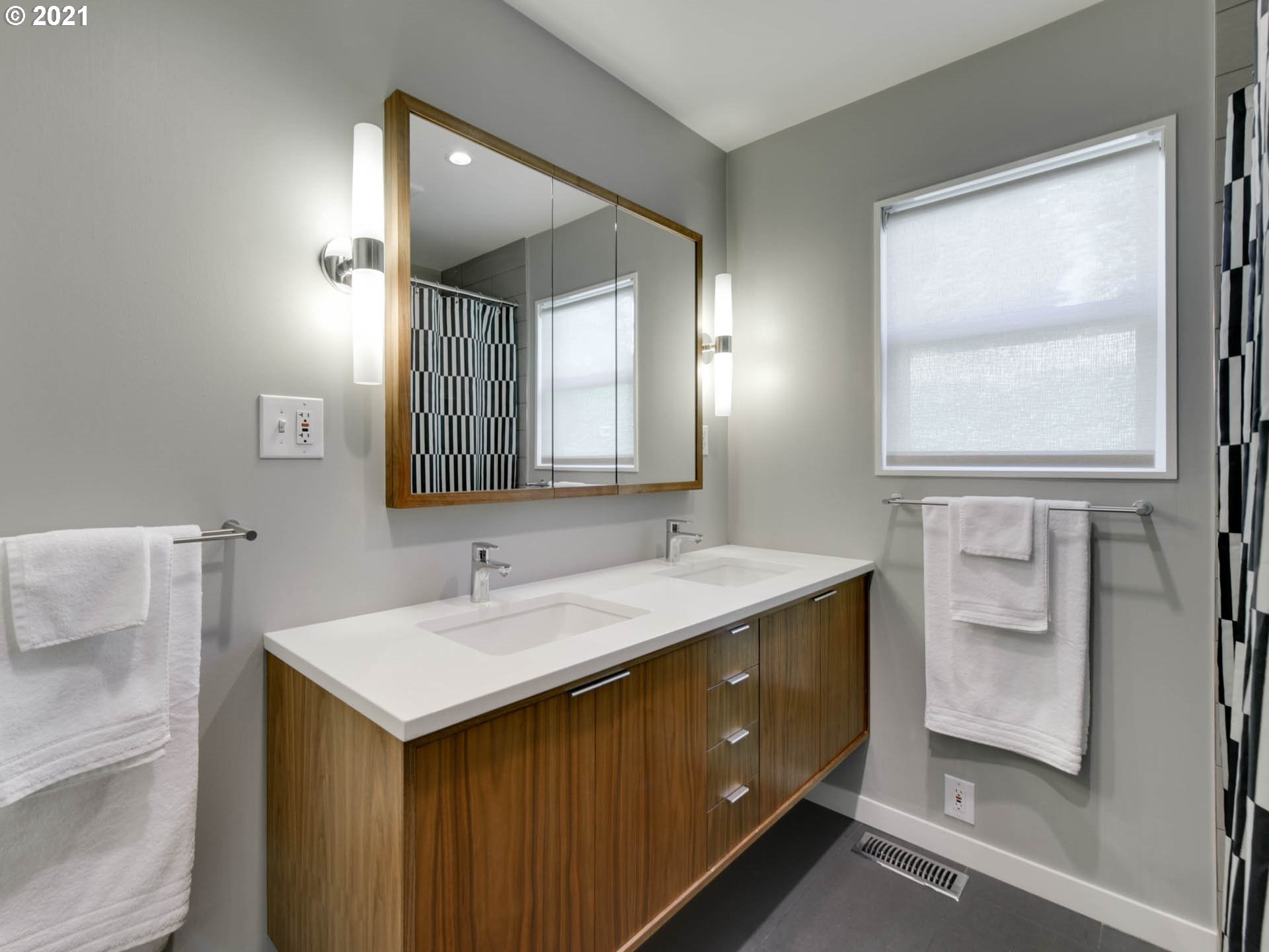 10131 Southwest Lancaster Road Portland, OR 97219 - Photo 16 of 32 Gallery Image 16