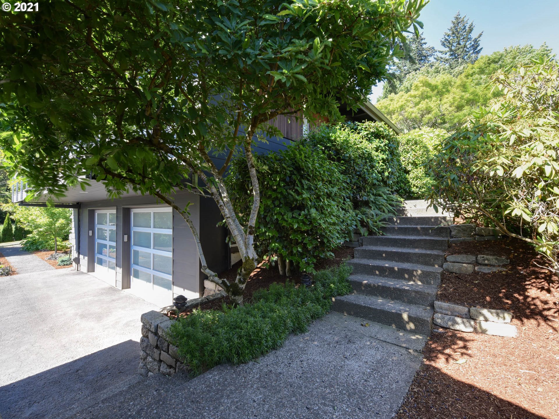10131 Southwest Lancaster Road Portland, OR 97219 - Photo 4 of 32 Gallery Image 4