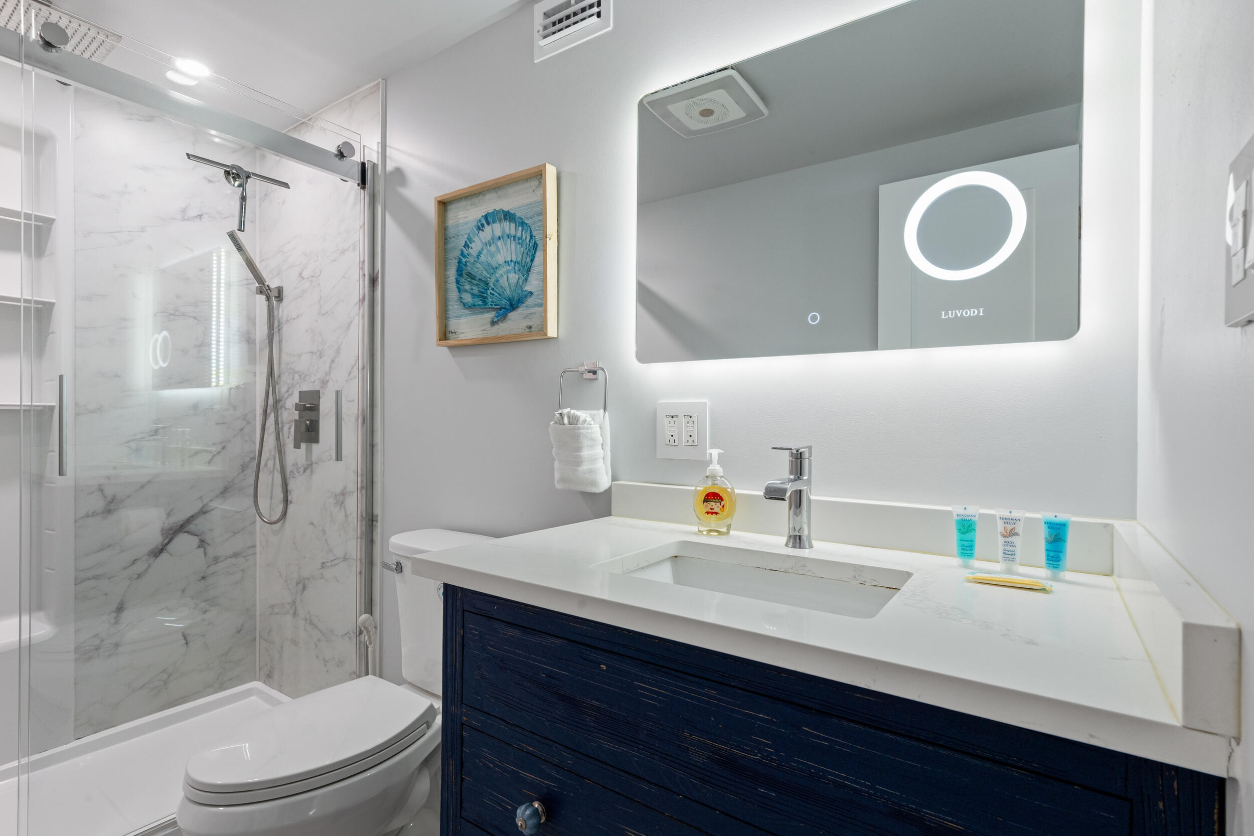 30 Moreno Point Road, Unit 305C Destin, FL 32541 - Photo 13 of 34 Ensuite Primary Bath