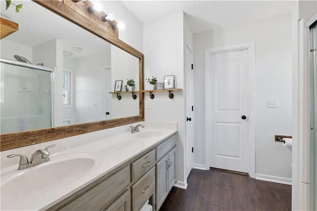 $305,000 | 112 Northeast 6th Street, Blue Springs, MO 64014