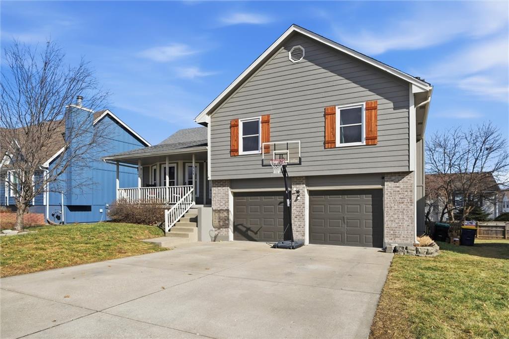 112 Northeast 6th Street Blue Springs, MO 64014 - Photo 2 of 28