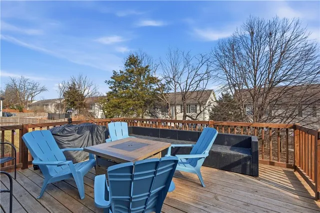 $305,000 | 112 Northeast 6th Street, Blue Springs, MO 64014