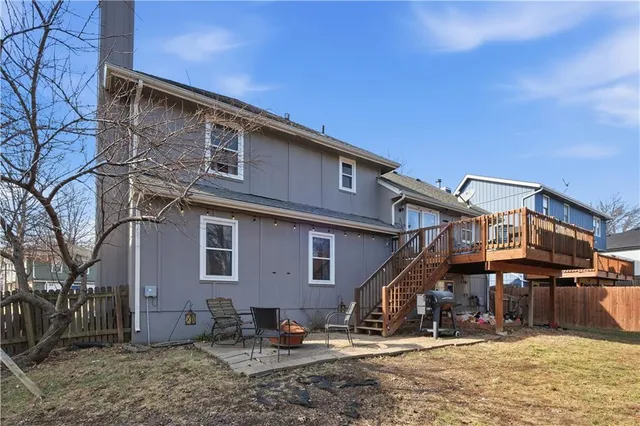 $305,000 | 112 Northeast 6th Street, Blue Springs, MO 64014