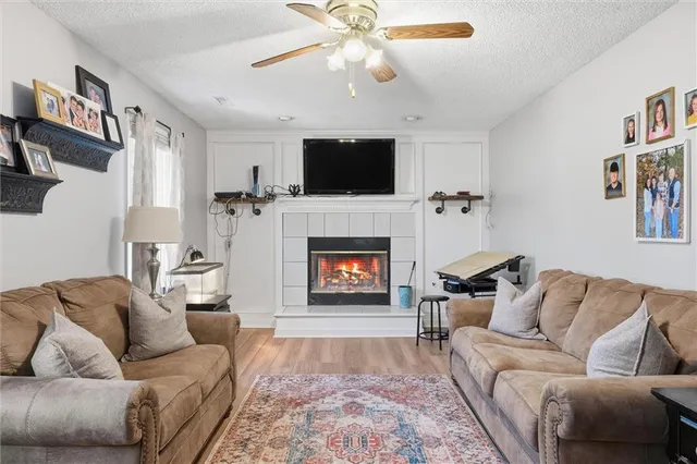 $305,000 | 112 Northeast 6th Street, Blue Springs, MO 64014