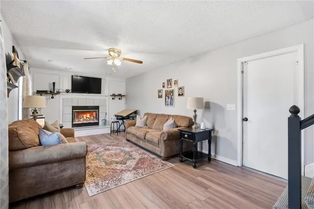 $305,000 | 112 Northeast 6th Street, Blue Springs, MO 64014