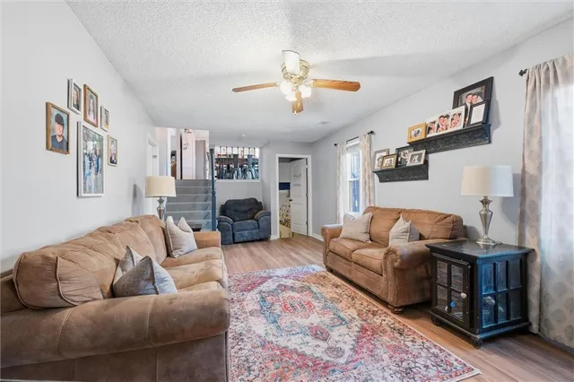 $305,000 | 112 Northeast 6th Street, Blue Springs, MO 64014