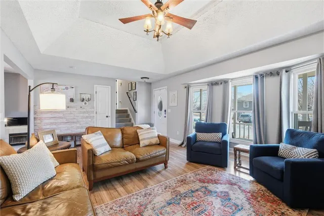 $305,000 | 112 Northeast 6th Street, Blue Springs, MO 64014