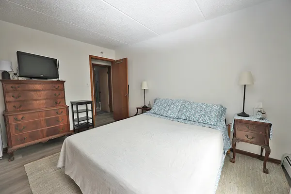 $229,000 | 4946 Douglas Road, Unit 202, Downers Grove, IL 60515
