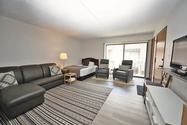 $229,000 | 4946 Douglas Road, Unit 202, Downers Grove, IL 60515