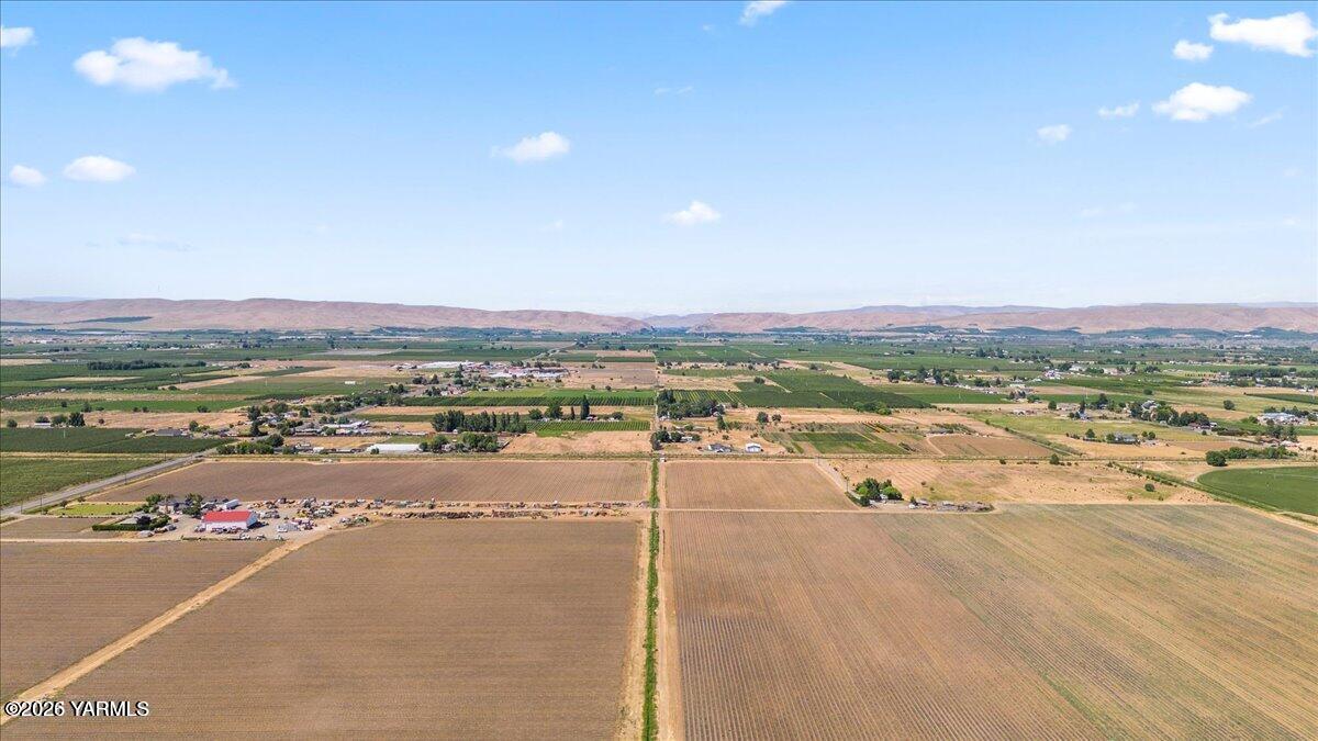 Nka Nka Lateral A/progressive Road Wapato, WA 98951 - Photo 2 of 8 a view of a city & mountain view