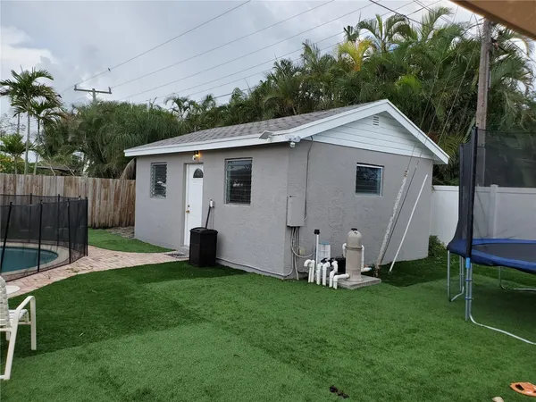 $469,975 | 811 South Broadway, Lantana, FL 33462