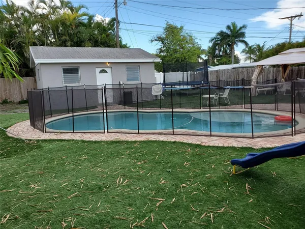 $469,975 | 811 South Broadway, Lantana, FL 33462