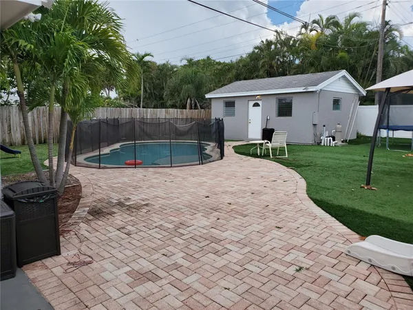 $469,975 | 811 South Broadway, Lantana, FL 33462