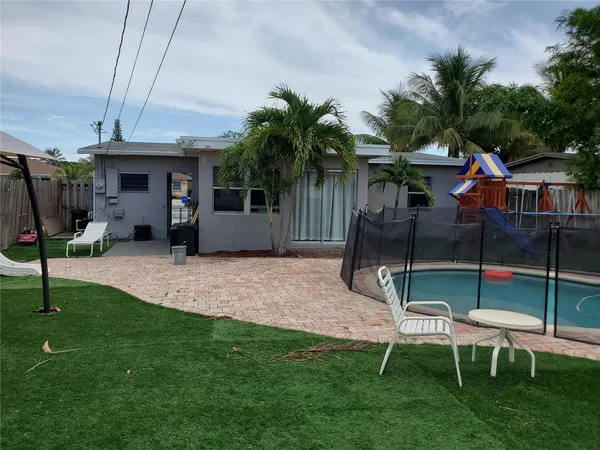 $469,975 | 811 South Broadway, Lantana, FL 33462
