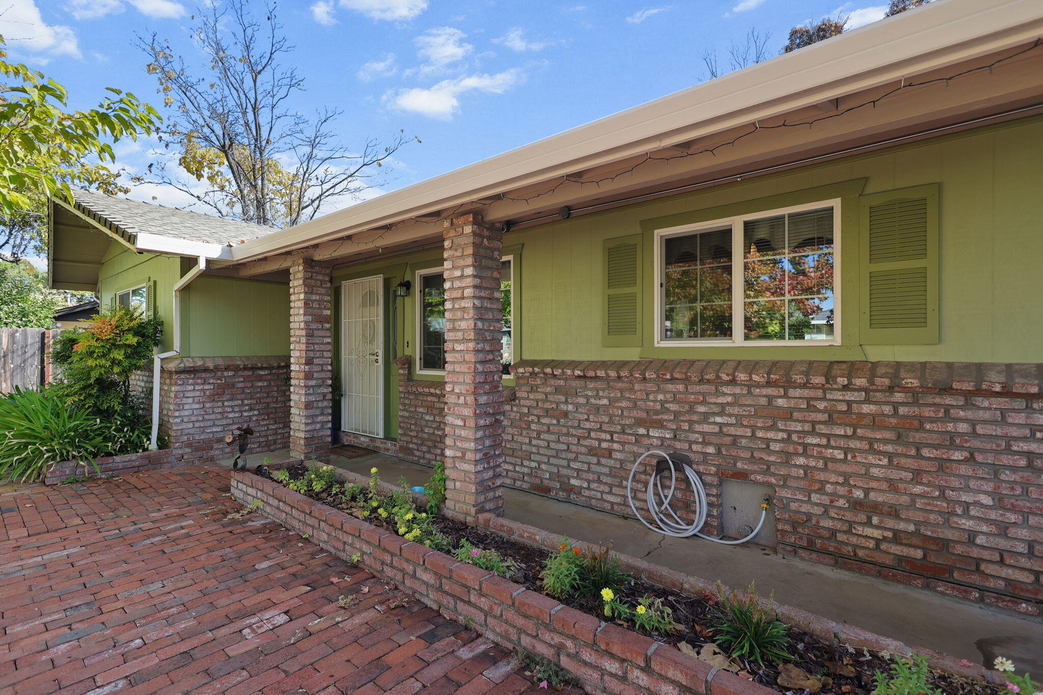 3010 Winding Way Redding, CA 96003 - Photo 3 of 33 32-web-or-mls-LZ0A0275