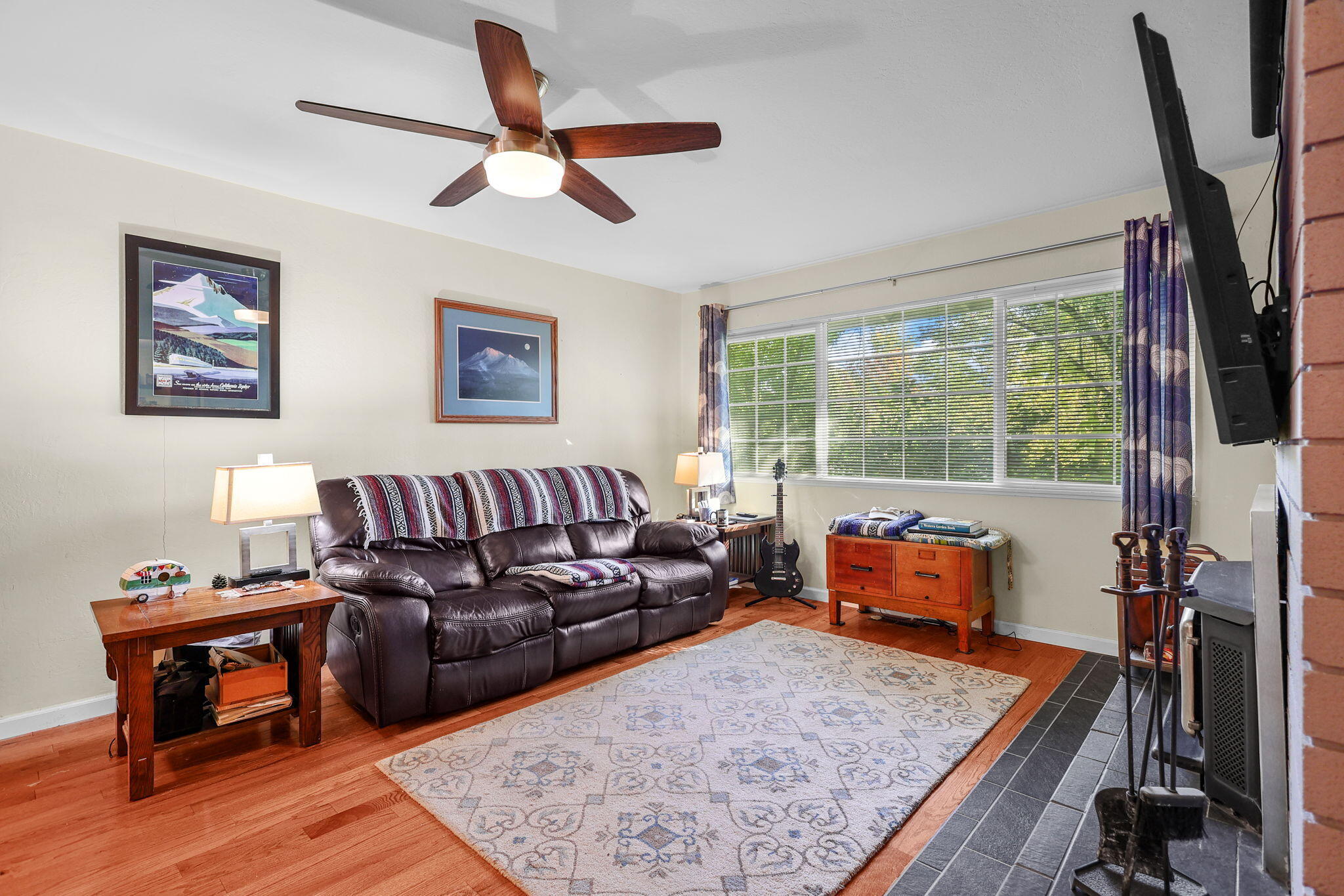 3010 Winding Way Redding, CA 96003 - Photo 4 of 33 6-web-or-mls-LZ0A0035