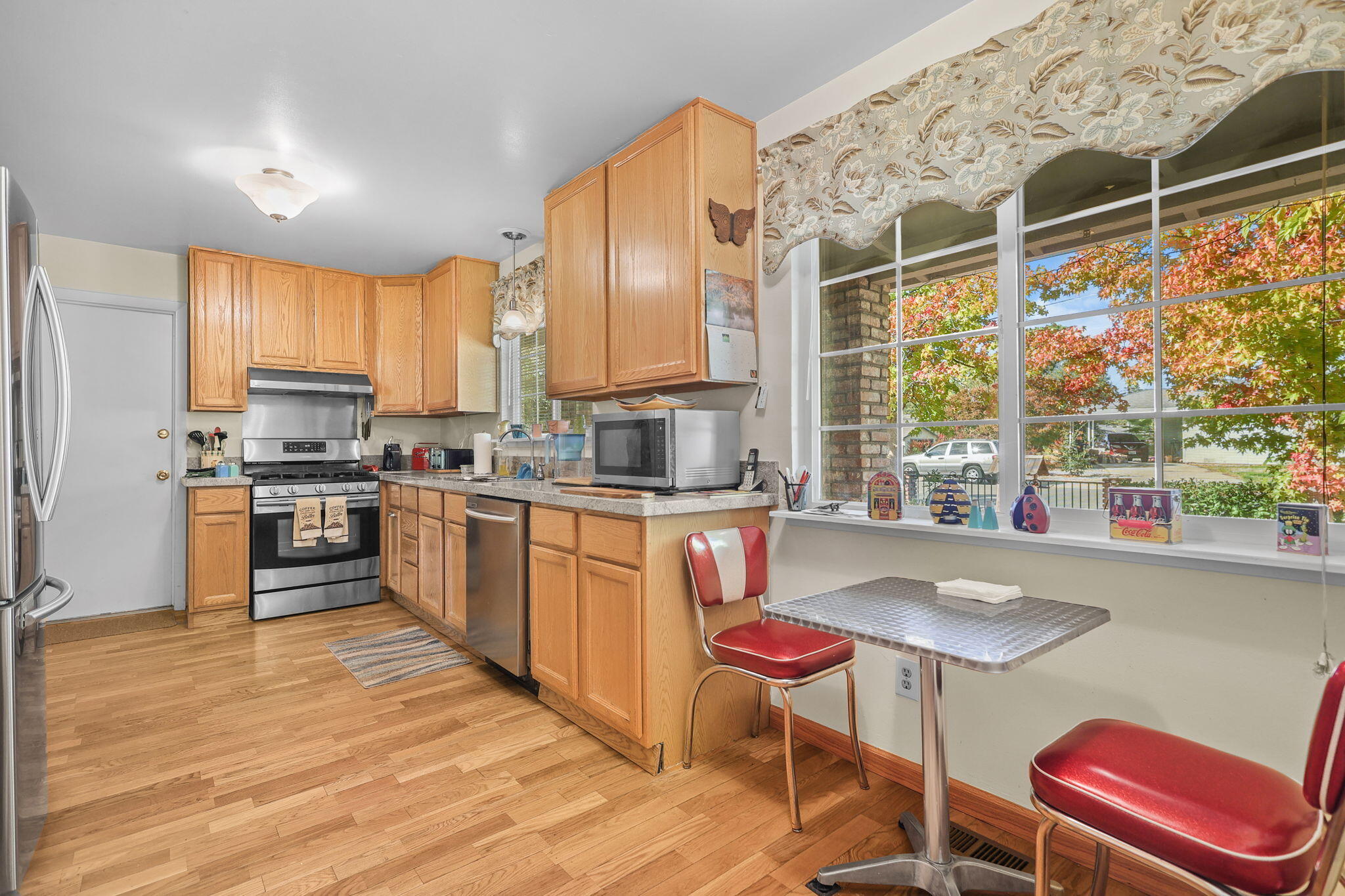 3010 Winding Way Redding, CA 96003 - Photo 7 of 33 3-web-or-mls-LZ0A0005