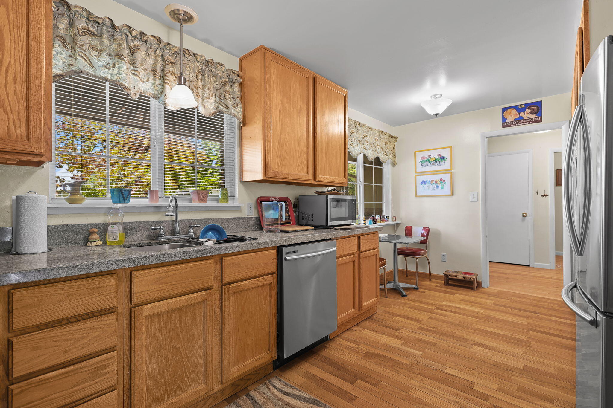 3010 Winding Way Redding, CA 96003 - Photo 9 of 33 5-web-or-mls-LZ0A0025