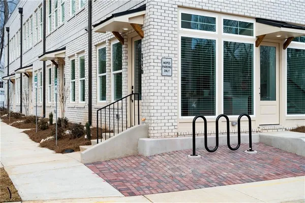 $2,800 | 9040 Main Street, Unit 116, Woodstock, GA 30188