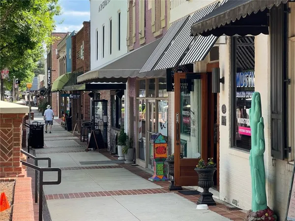 $2,800 | 9040 Main Street, Unit 116, Woodstock, GA 30188