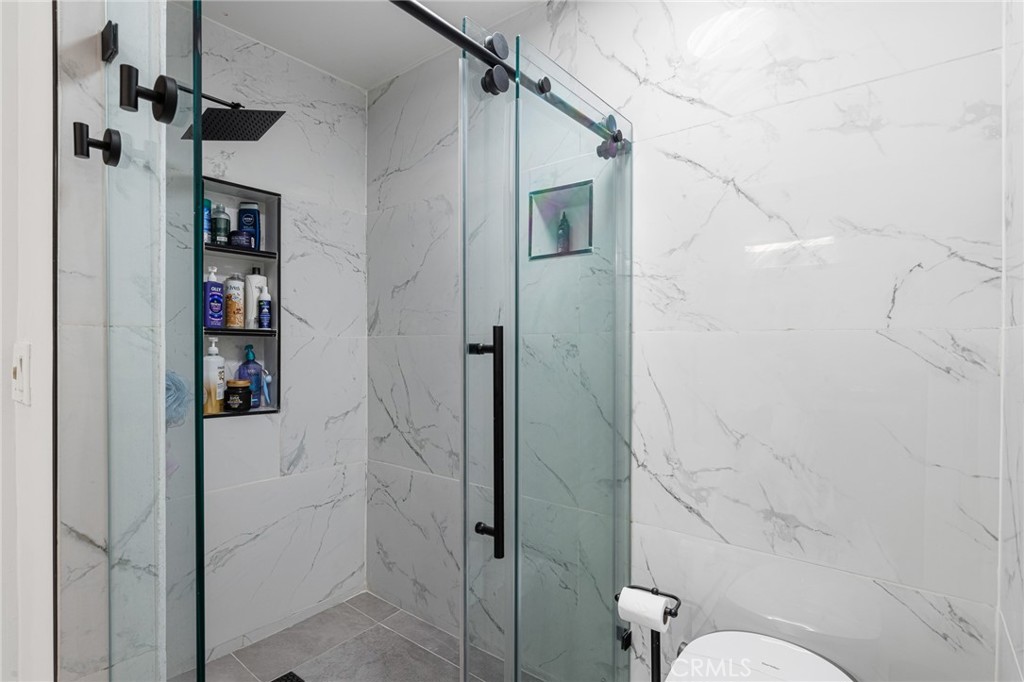 8701 Delgany Avenue, Unit 110 Playa del Rey, CA 90293 - Photo 12 of 22 a bathroom with a shower