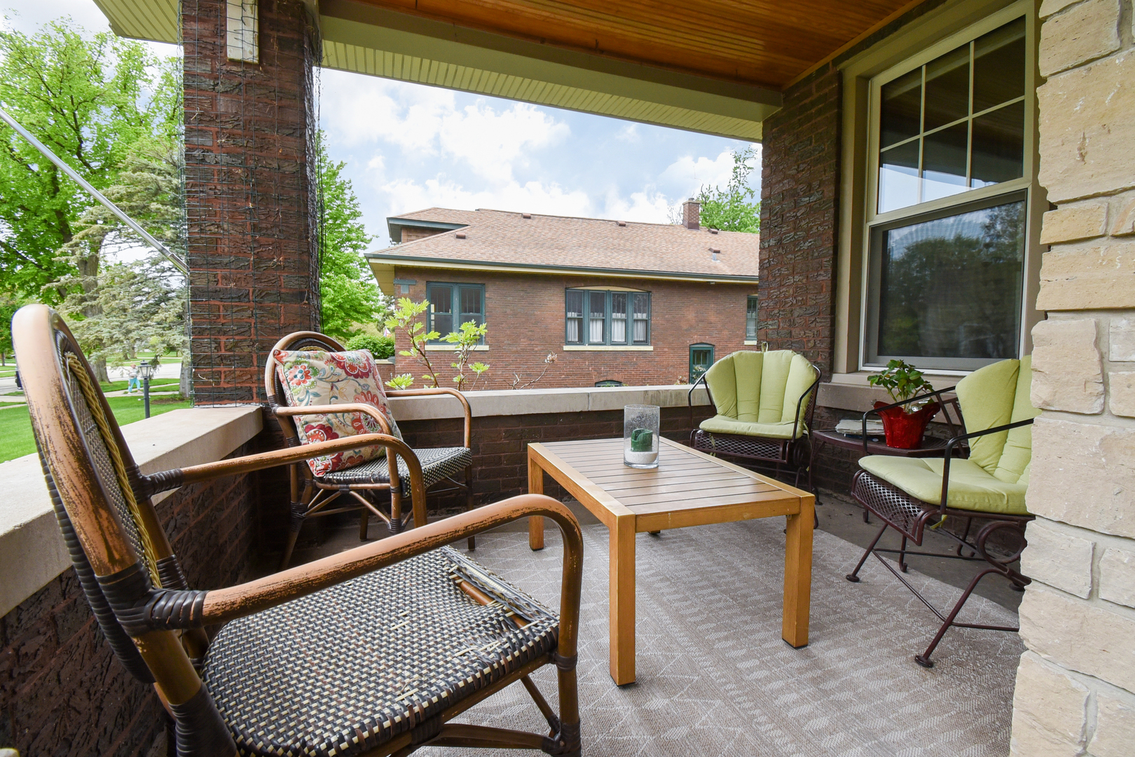 234 Southcote Road Riverside, IL 60546 - Photo 2 of 30