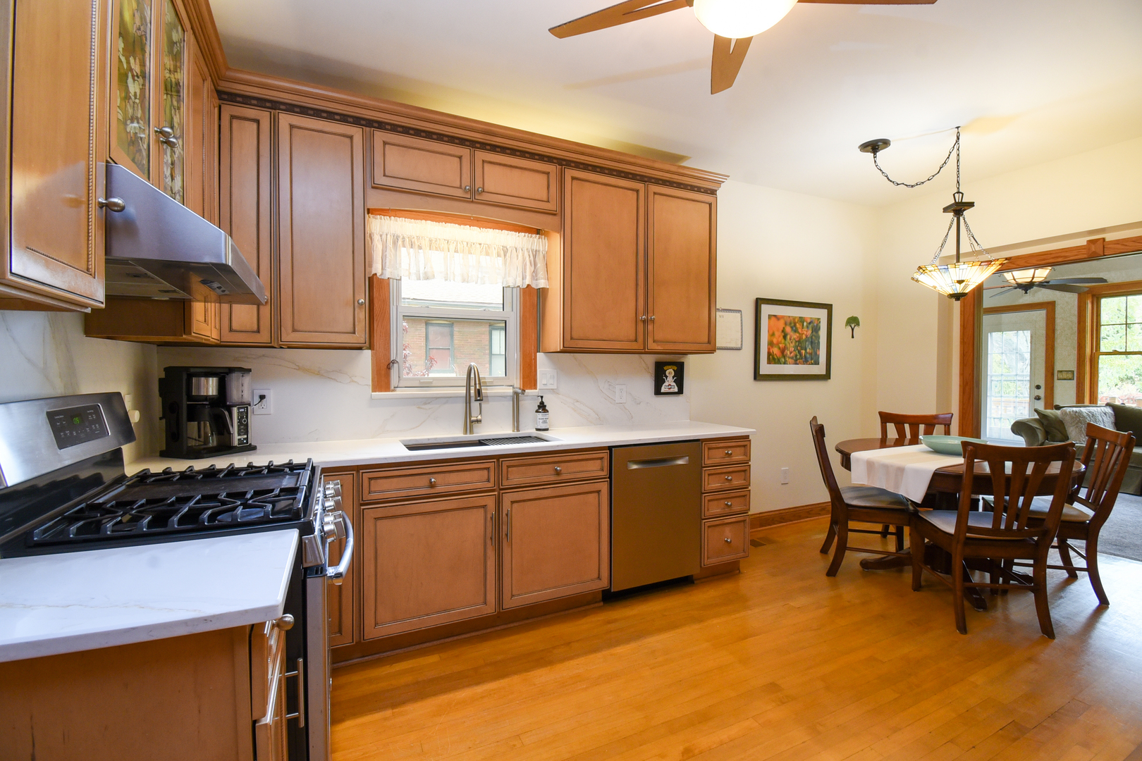 234 Southcote Road Riverside, IL 60546 - Photo 7 of 30