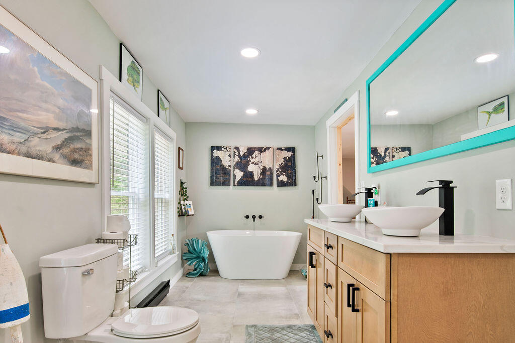 3 Bartlett Road Kittery, ME 03905 - Photo 53 of 70 2nd Floor Bathroom