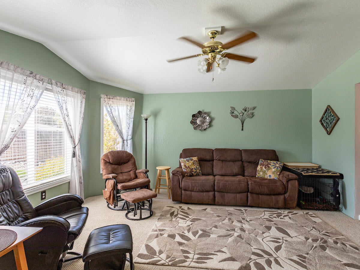 1650 Timothy Street Central Point, OR 97502 - Photo 14 of 32 14