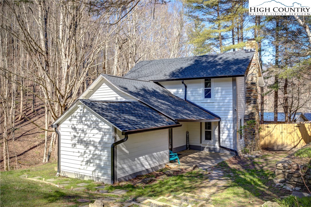 148 Fox Hill Road Vilas, NC 28692 - Photo 1 of 25 a view of a house with a yard