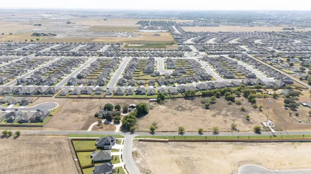 $3,000,000 | 900 County Road 132, Hutto, TX 78634