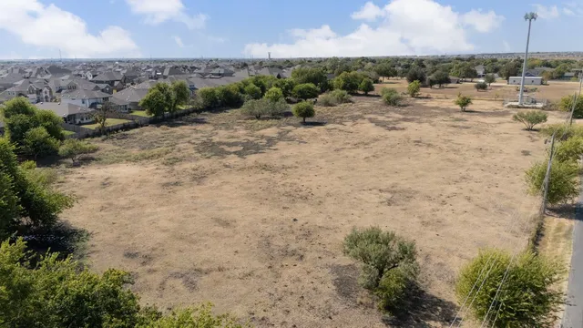 $3,000,000 | 900 County Road 132, Hutto, TX 78634