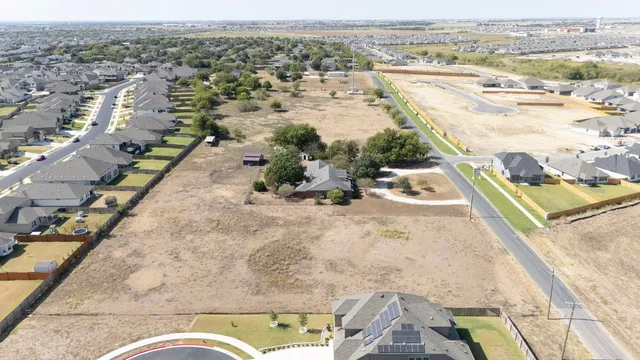 $3,000,000 | 900 County Road 132, Hutto, TX 78634