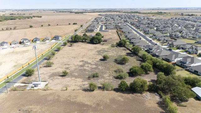 $3,000,000 | 900 County Road 132, Hutto, TX 78634