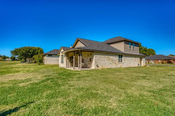 $2,700 | 301 Firestone Drive, Meadowlakes, TX 78654
