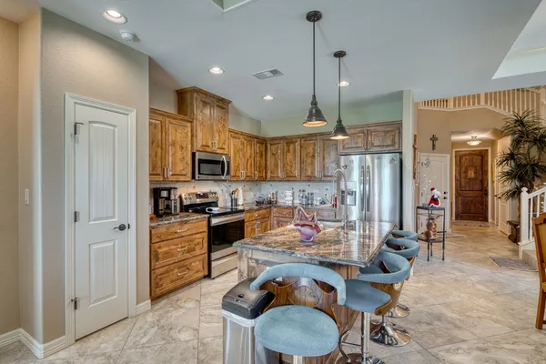 $2,700 | 301 Firestone Drive, Meadowlakes, TX 78654