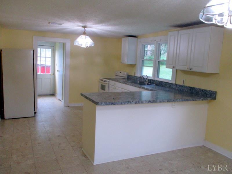 530 West Spencer Road Hurt, VA 24563 - Photo 6 of 27 Gallery Image 6