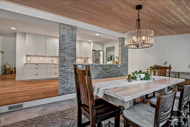 $1,060,000 | 1067 North Arlington Drive, Eagle, ID 83616