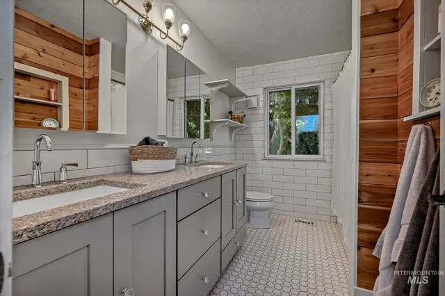 $1,060,000 | 1067 North Arlington Drive, Eagle, ID 83616