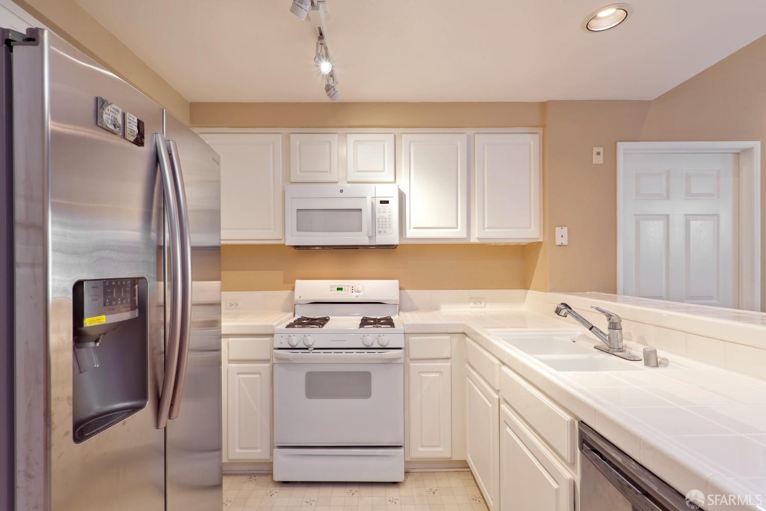 320 Caldecott Lane, Unit 331 Oakland, CA 94618 - Photo 4 of 14 a kitchen with a sink stove and refrigerator